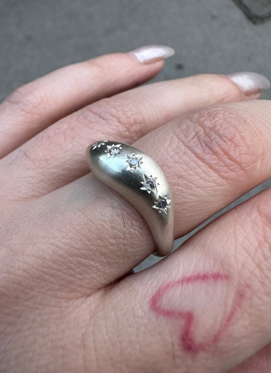 Wave band with Diamonds